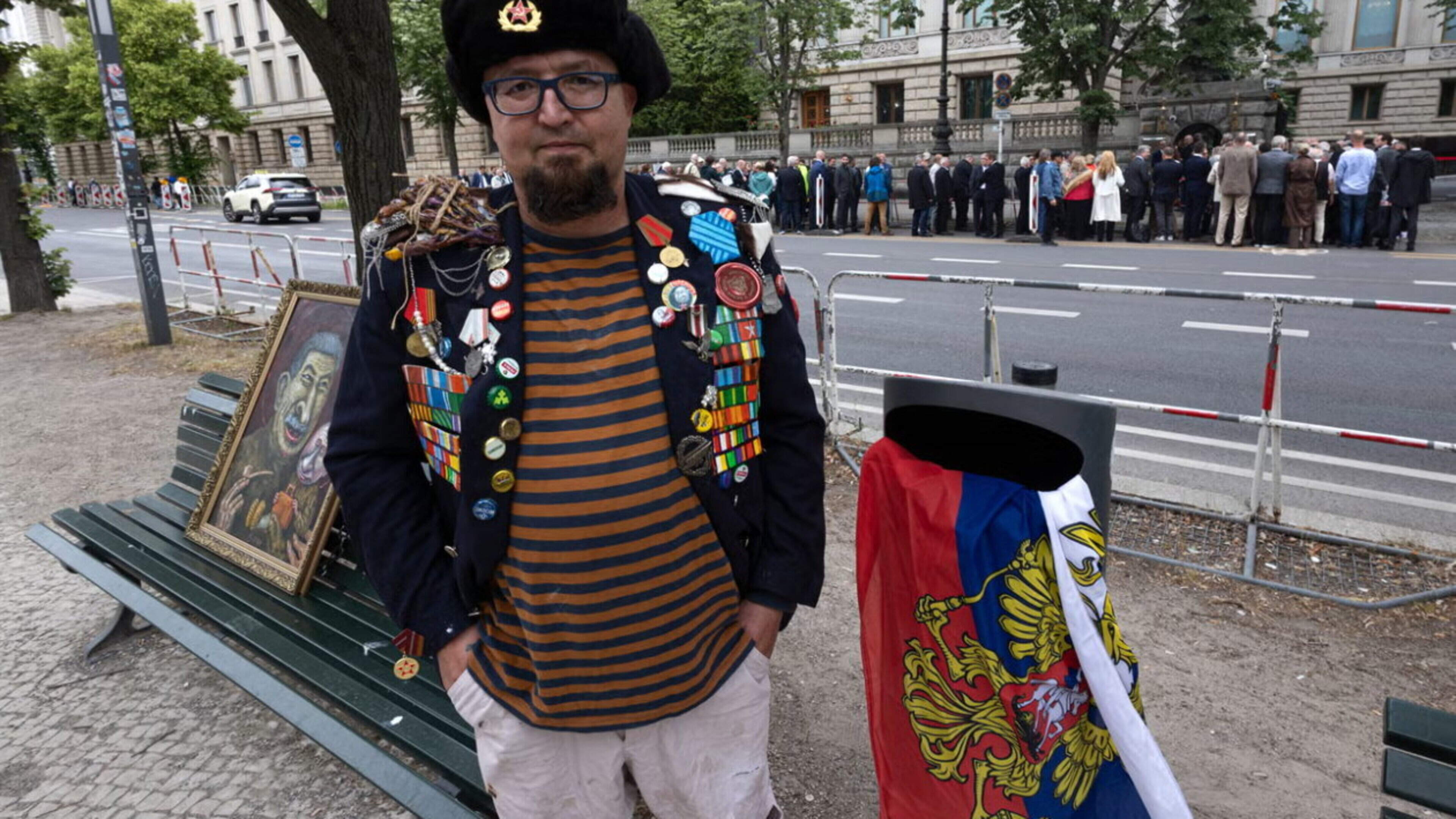 Russian artist Robert Kuzovkov, who mocked Vladimir Putin, is shot dead in Poland